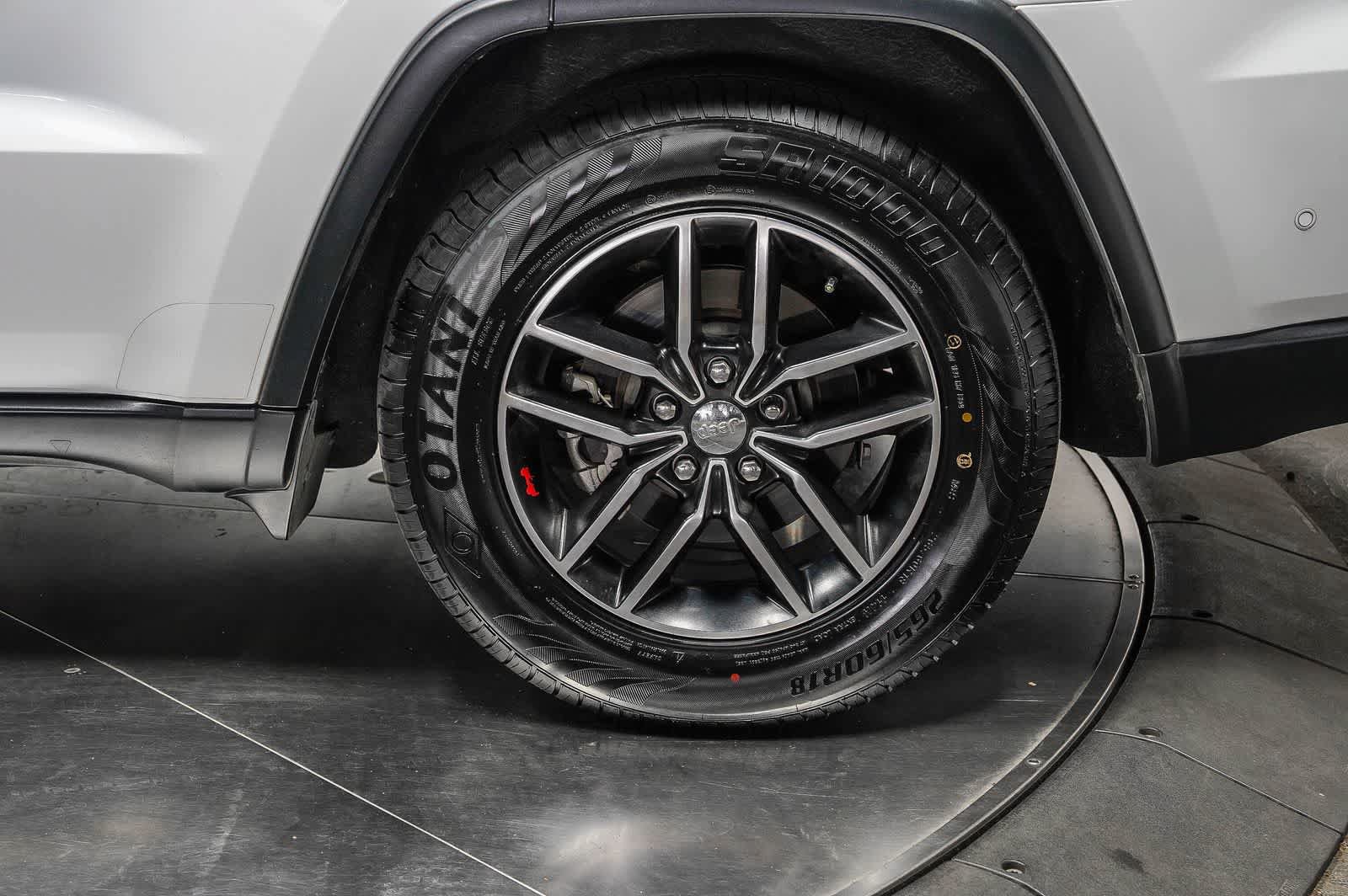 Used 2018 Jeep Grand Cherokee Trailhawk w/ Trailhawk Luxury Group AWD/4WD image 10