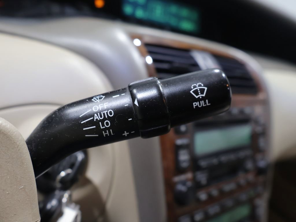 Used 2004 Toyota Avalon XLS image 34