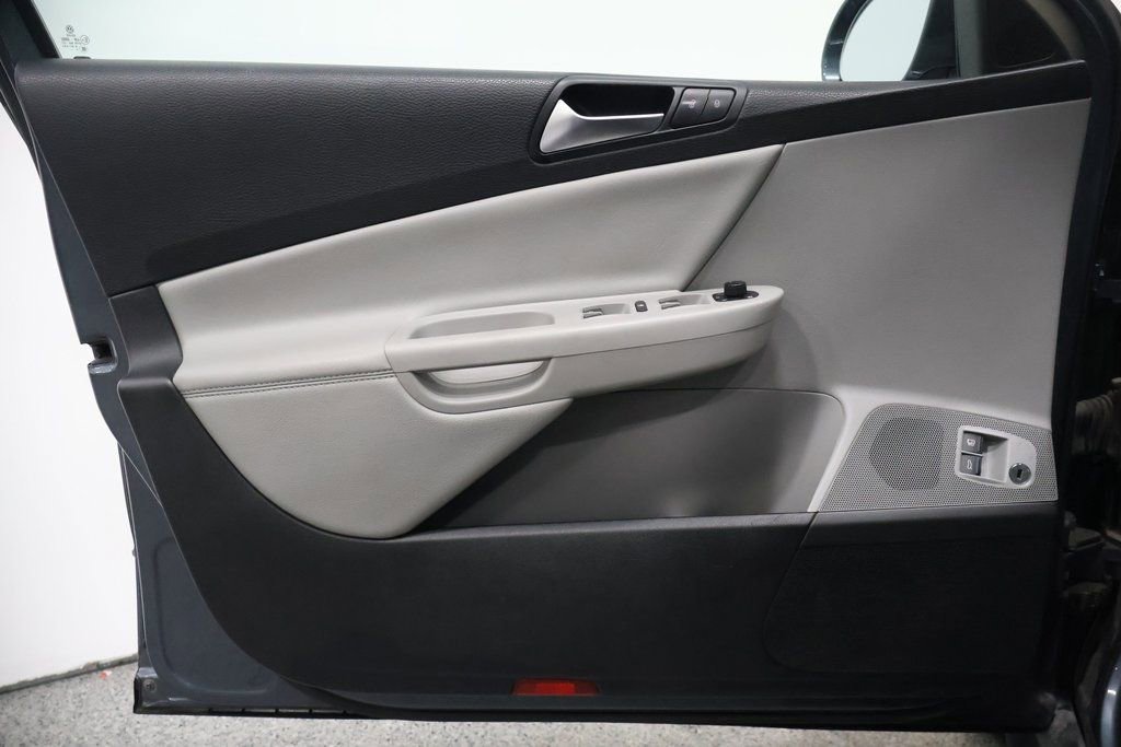 Used 2010 Volkswagen Passat Komfort image 12