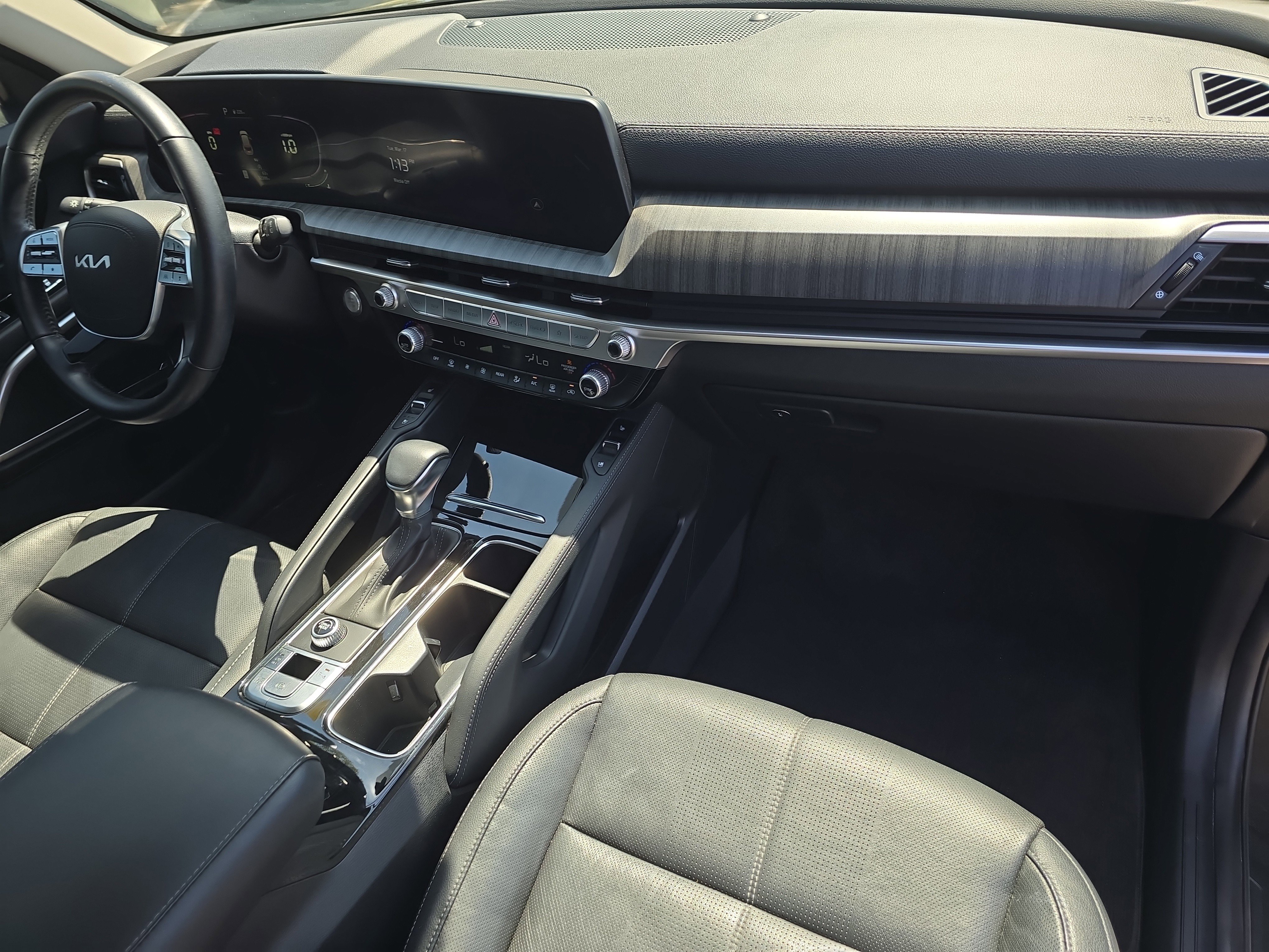 Certified 2023 Kia Telluride EX w/ EX Captain's Chair Package image 12