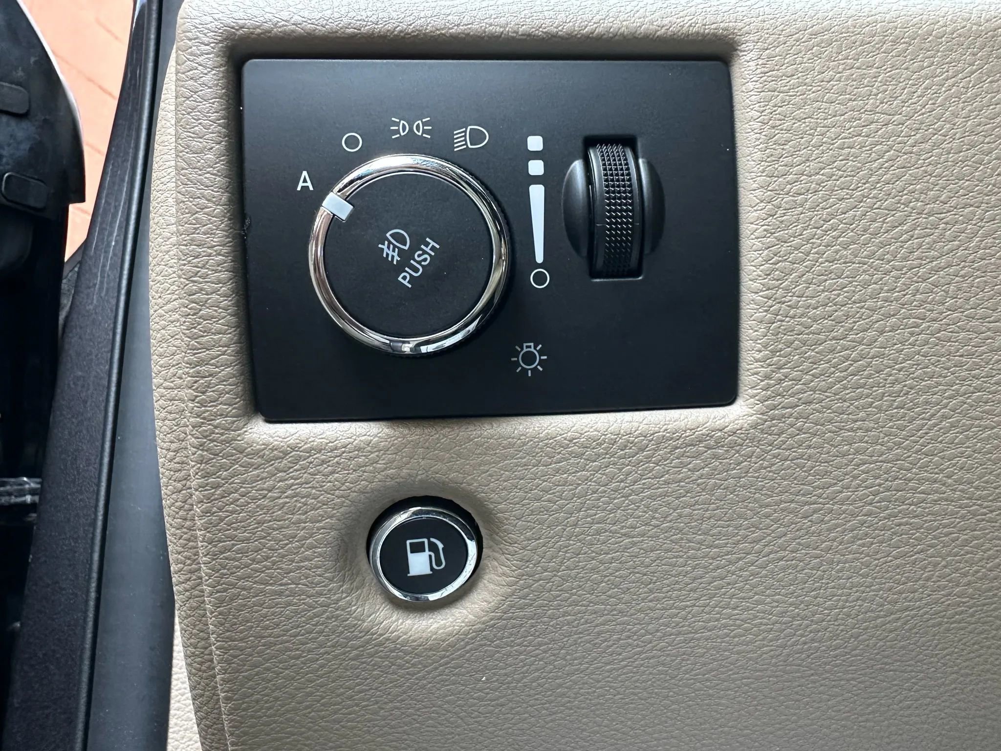 Used 2018 Jeep Grand Cherokee Limited w/ Luxury Group II image 21