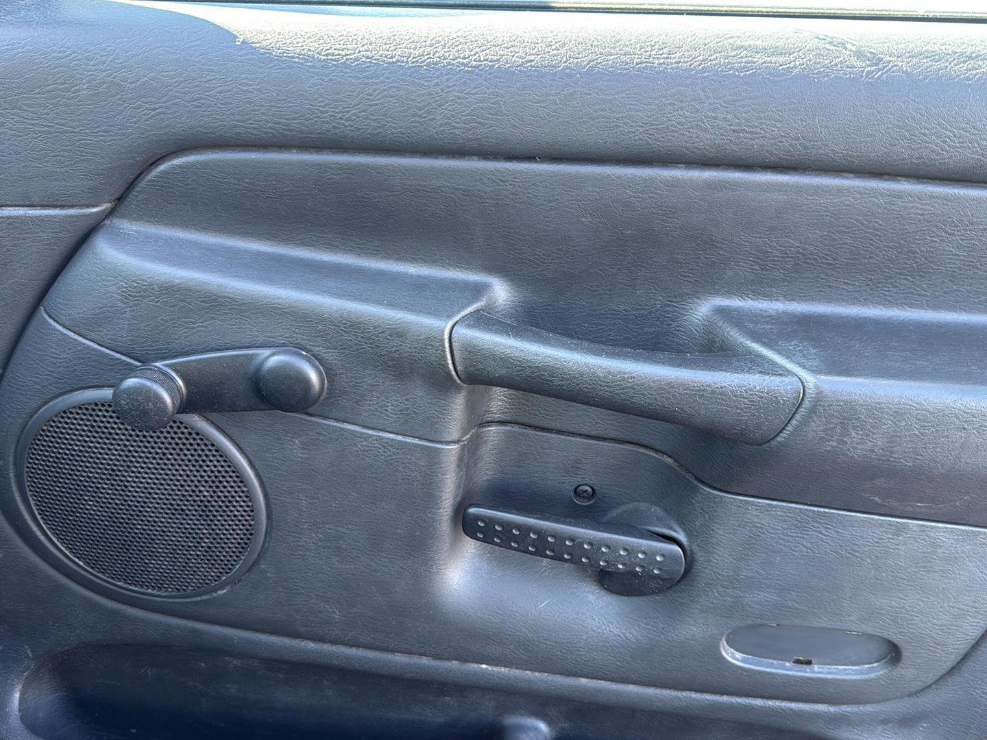 Used 2004 Dodge Ram 1500 Truck ST w/ ST Value Group image 16