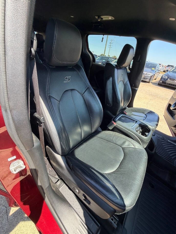 Used 2018 Chrysler Pacifica Touring-L Plus w/ S Appearance Package FWD image 23