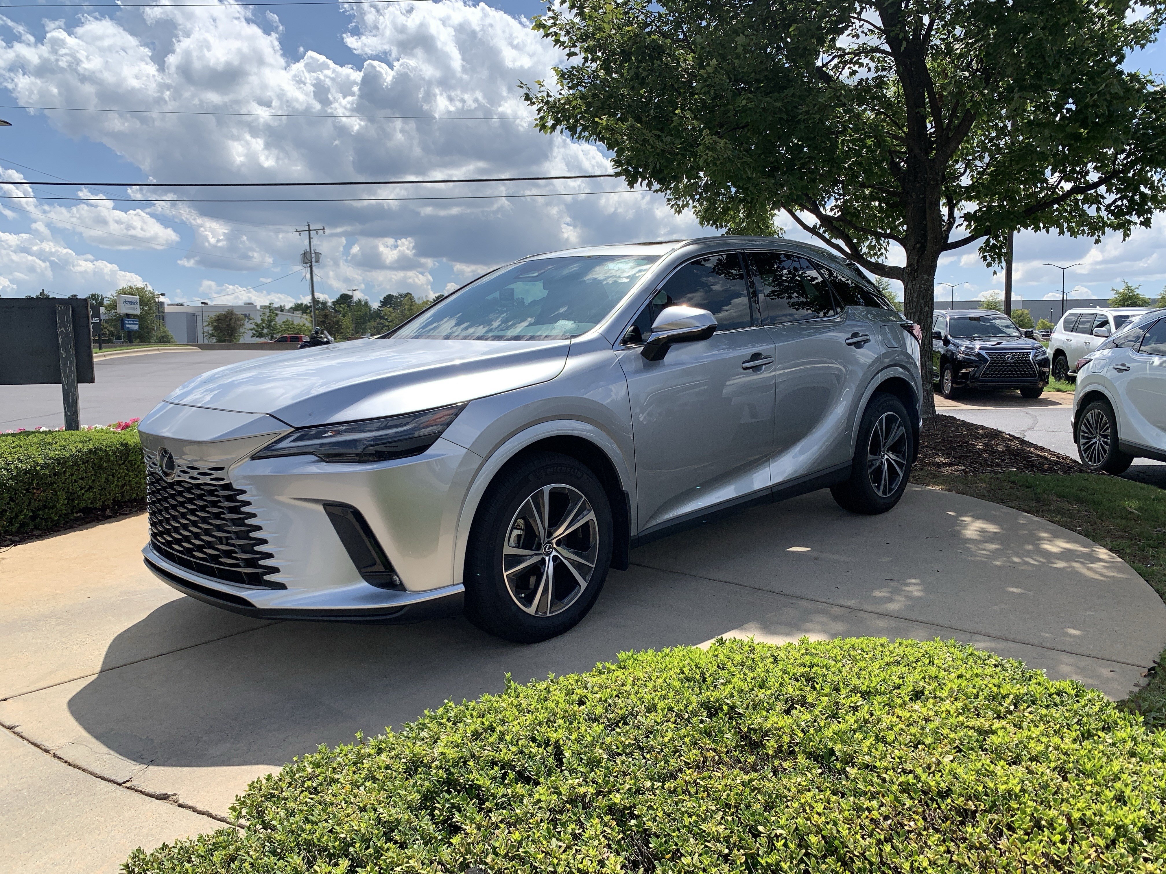 Used 2024 Lexus RX 350h w/ Cold Area Package AWD/4WD image 5
