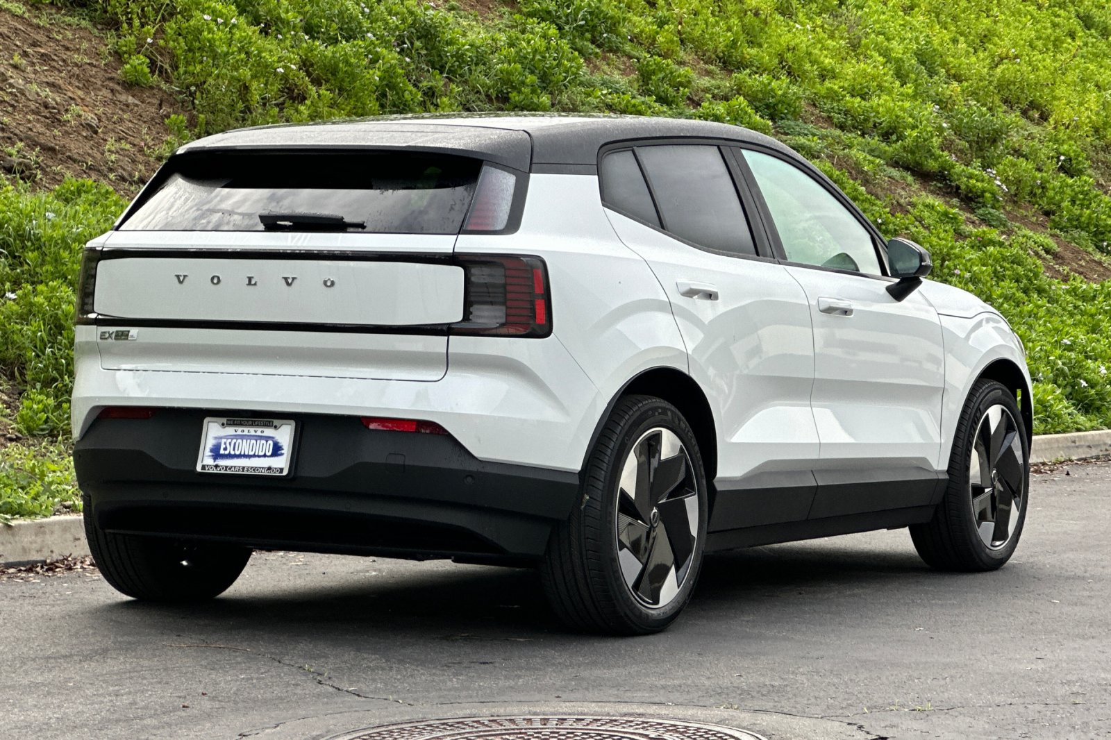 New 2026 Volvo EX30 Plus AWD/4WD image 4