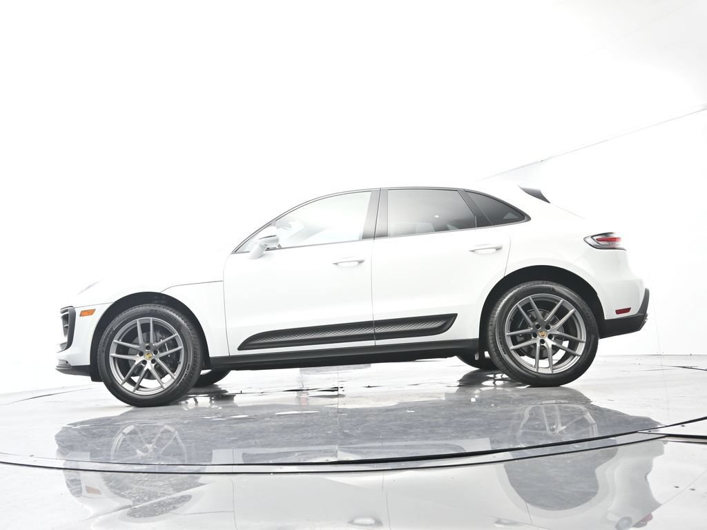 Certified 2025 Porsche Macan AWD/4WD image 48
