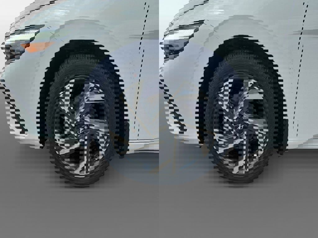 New 2025 Hyundai Elantra SEL image 9