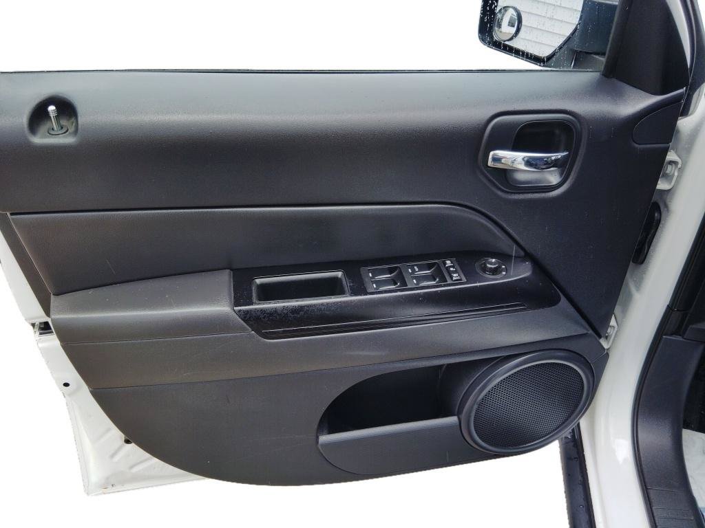 Used 2014 Jeep Patriot Latitude w/ Freedom Edition Package FWD image 12