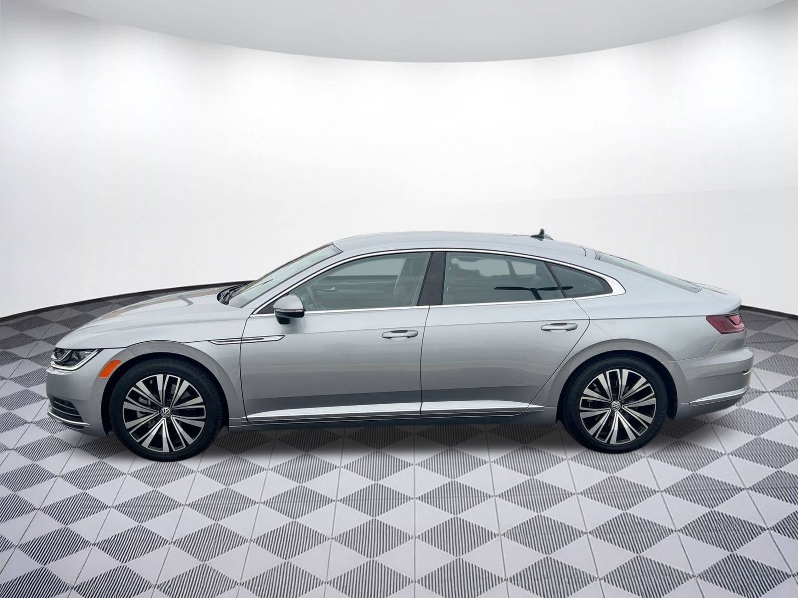Used 2020 Volkswagen Arteon SE image 2