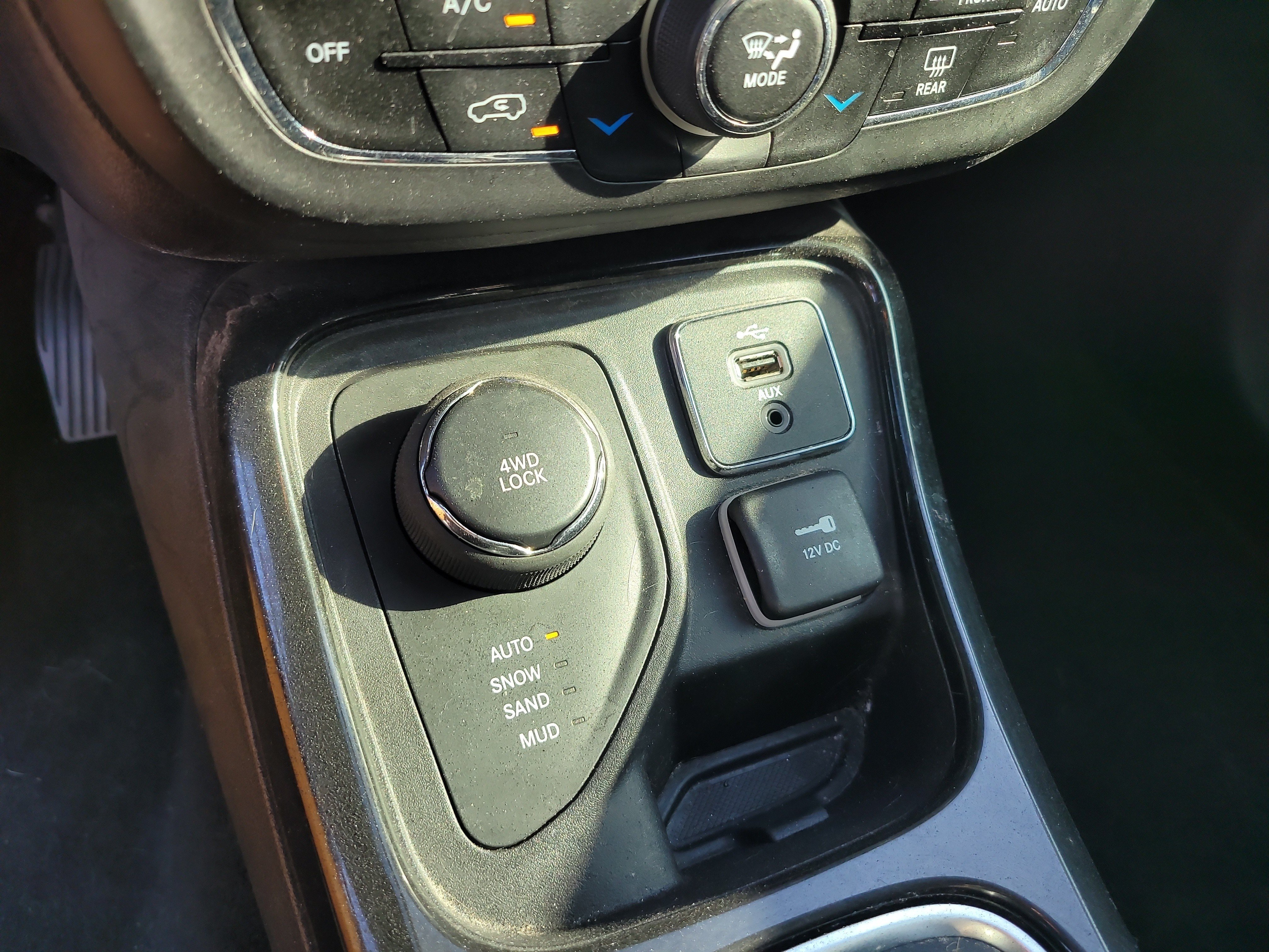 Used 2018 Jeep Compass Limited w/ Navigation Group AWD/4WD image 23