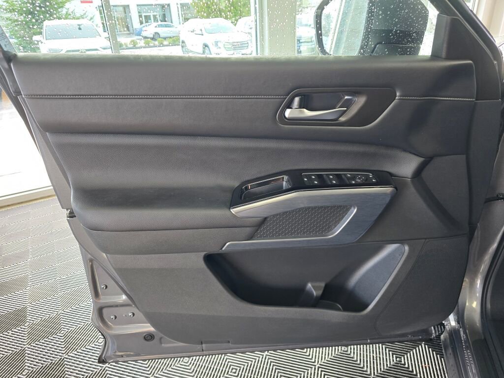 Used 2025 Nissan Pathfinder SL w/ SL Premium Package image 20
