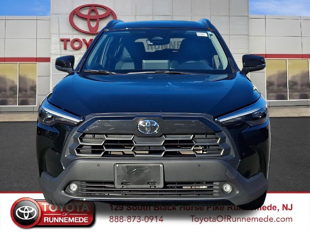 Certified 2026 Toyota Corolla Cross XLE FWD image 2