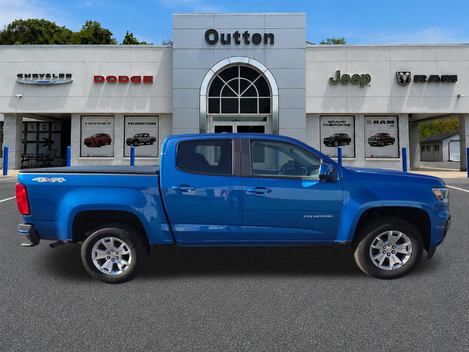 Used 2022 Chevrolet Colorado LT w/ Safety Package AWD/4WD image 2