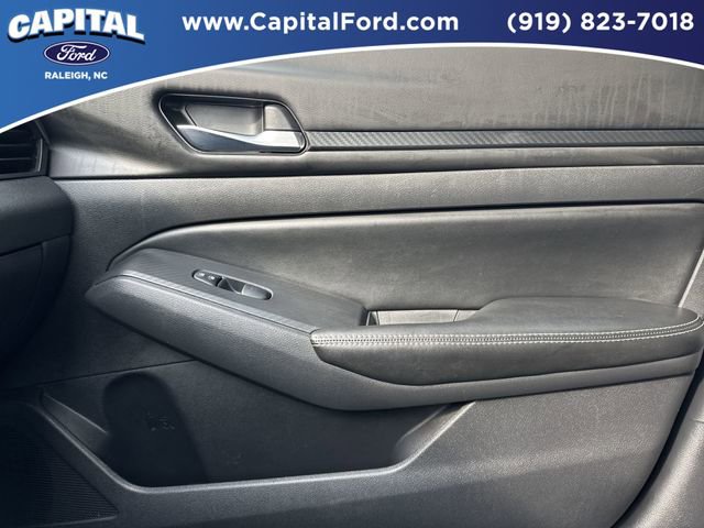 Used 2024 Nissan Altima 2.5 SV FWD image 25