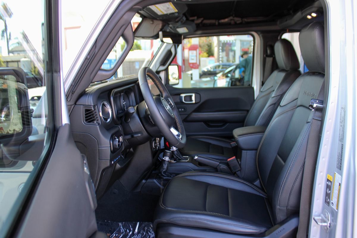 Used 2024 Jeep Wrangler Unlimited Sahara w/ Technology Group AWD/4WD image 14