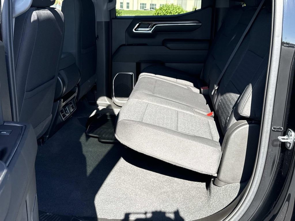 Used 2023 Chevrolet Silverado 1500 LT AWD/4WD image 23