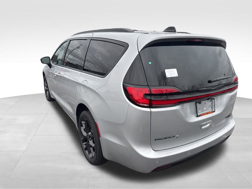 New 2026 Chrysler Pacifica Limited w/ S Appearance Package image 3