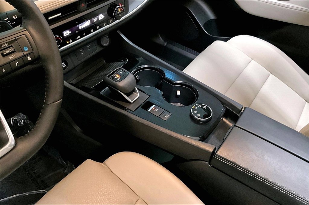 Certified 2024 Nissan Rogue SV w/ SV Premium Package image 17