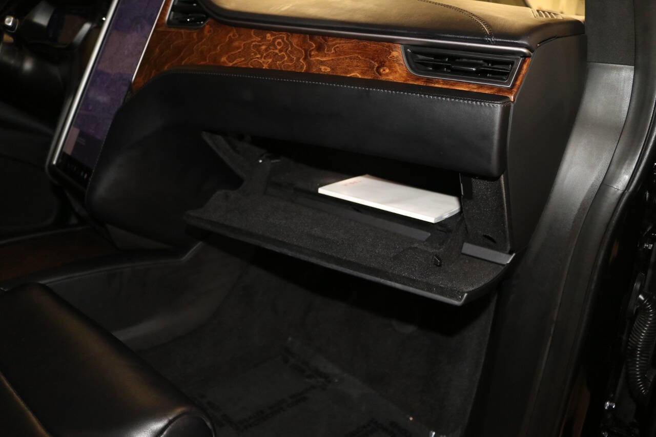 Used 2020 Tesla Model X image 68