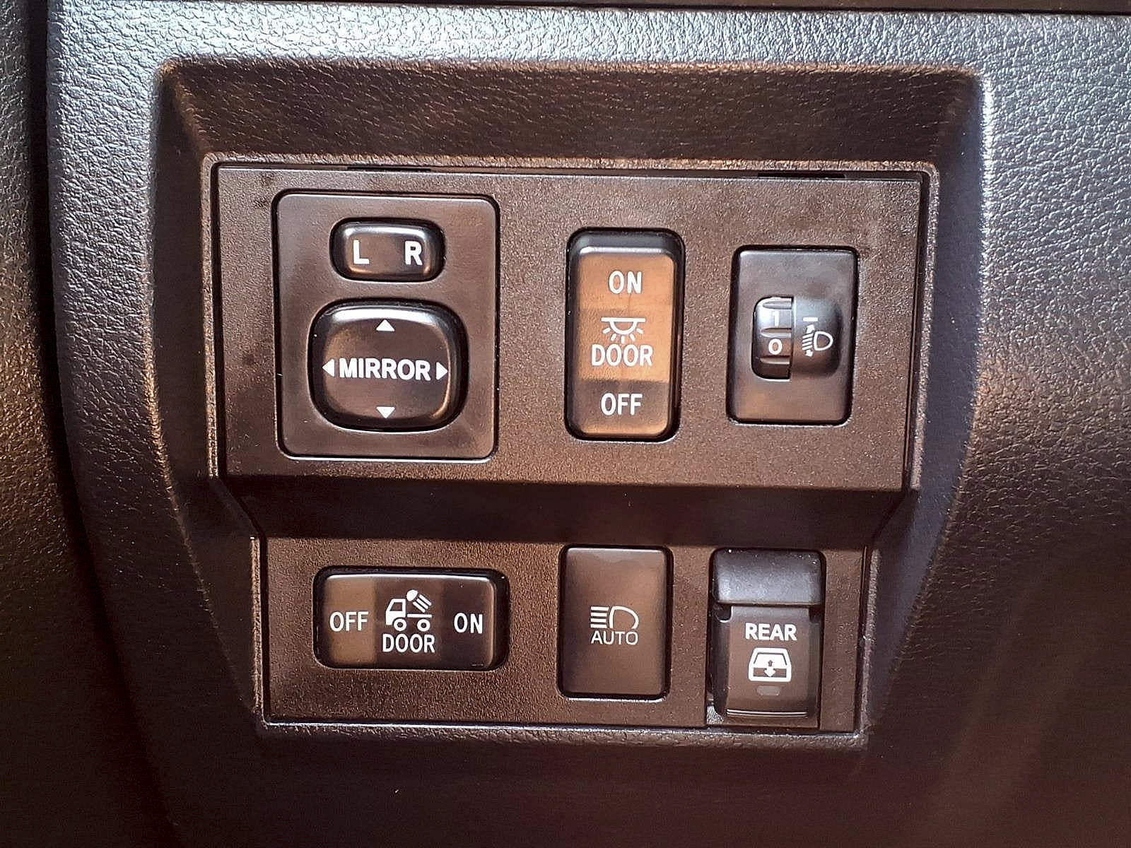 Used 2019 Toyota Tundra SR5 w/ TRD Off Road Package AWD/4WD image 17