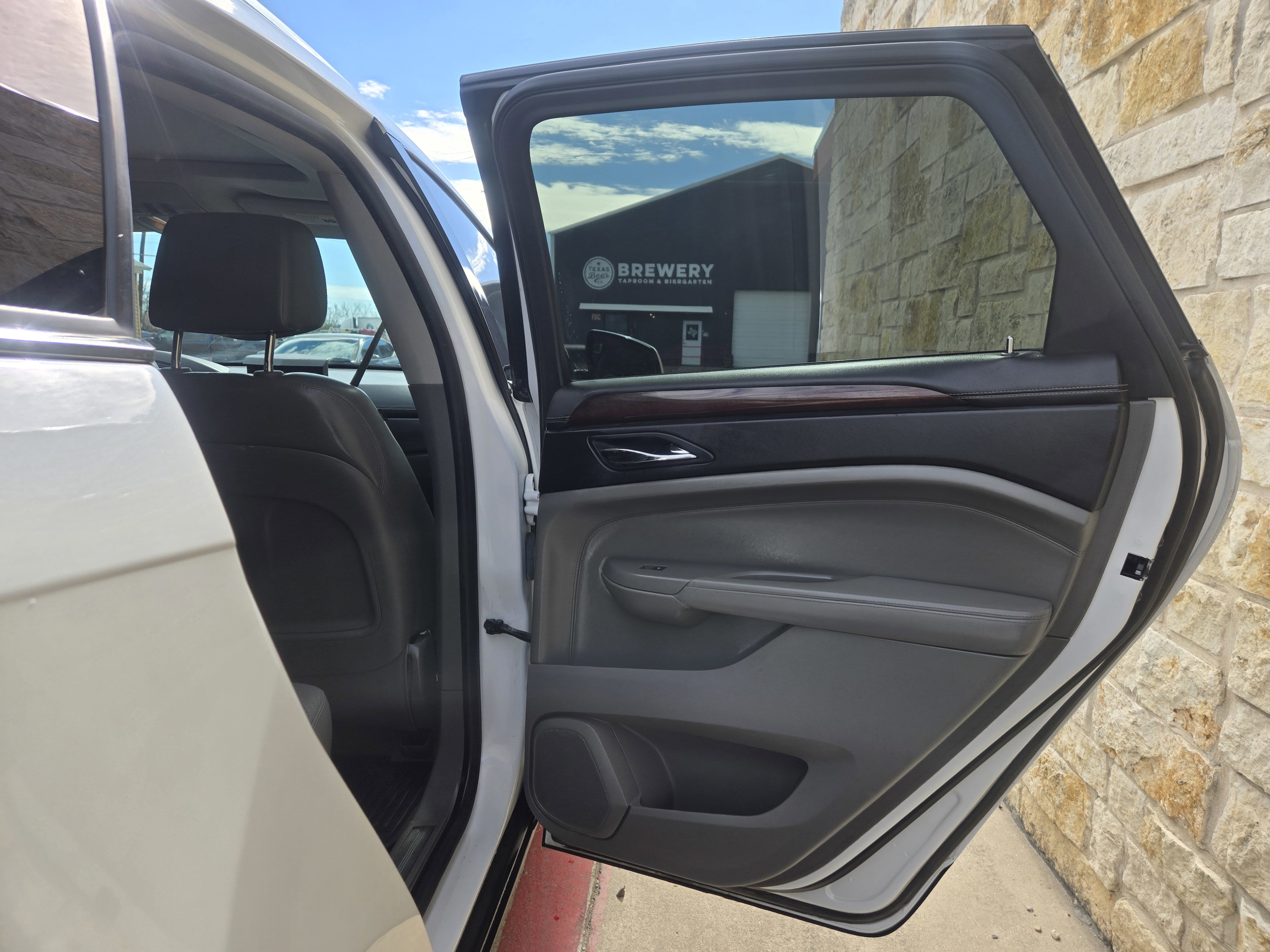 Used 2010 Cadillac SRX Luxury image 10