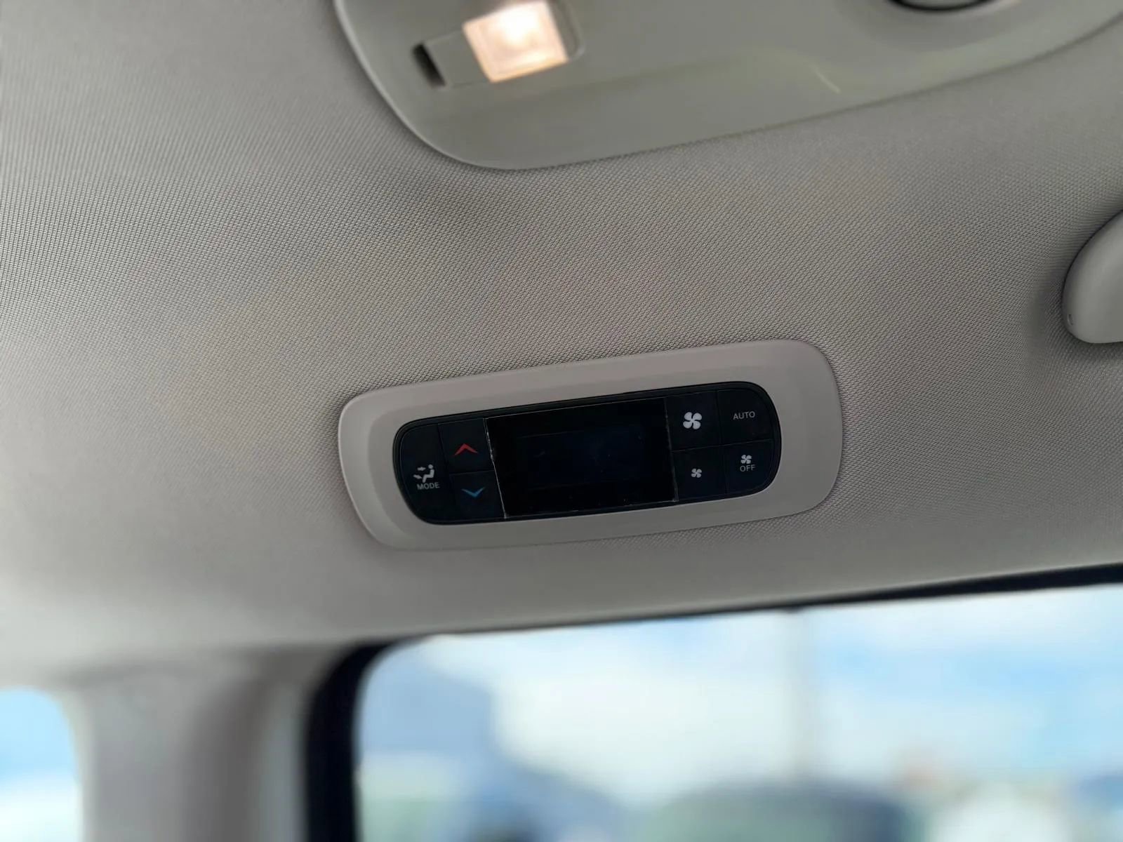 Used 2022 Chrysler Pacifica Touring-L image 30