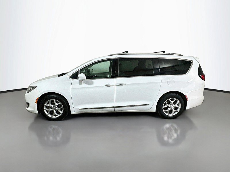 Used 2019 Chrysler Pacifica Touring-L Plus w/ Advanced Safetytec Group FWD image 4