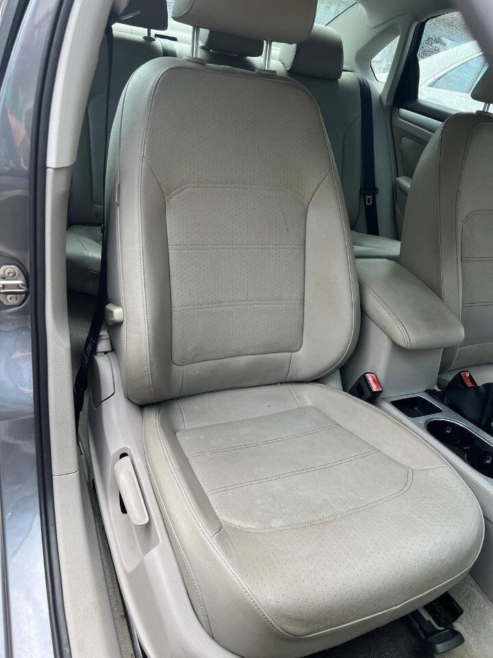 Used 2013 Volkswagen Passat 2.5 SE FWD image 18