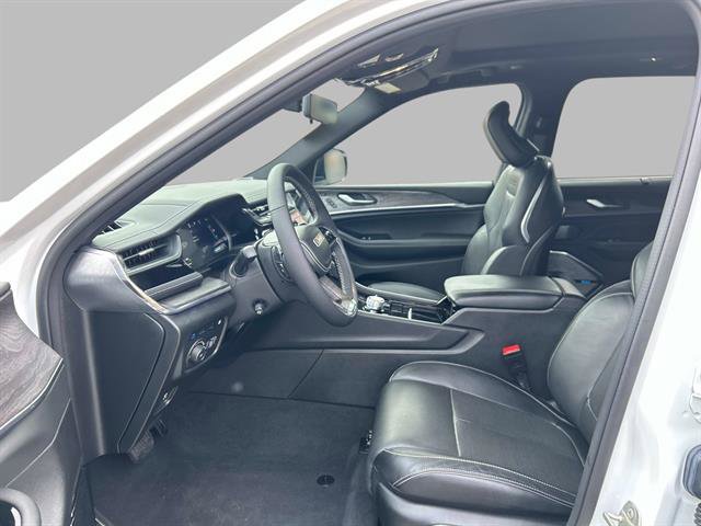 Used 2023 Jeep Grand Cherokee Overland w/ Luxury Tech Group IV image 9