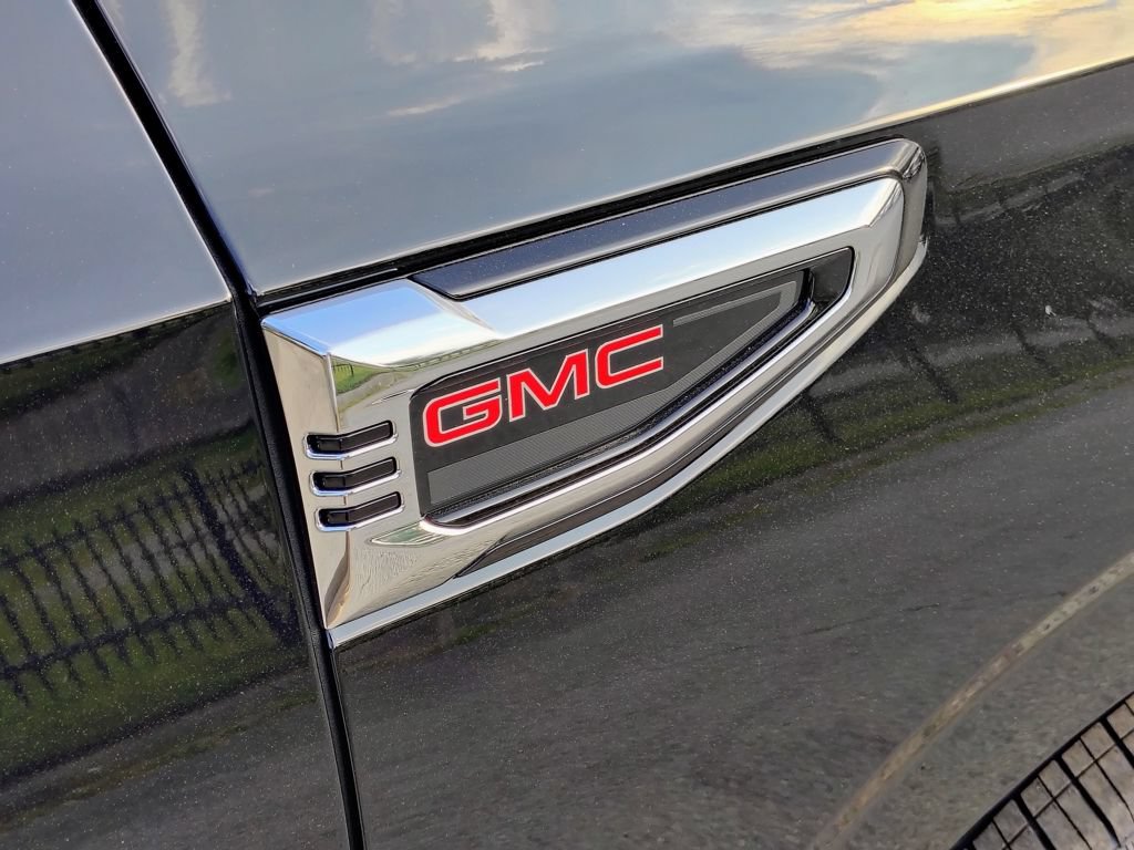 New 2026 GMC Yukon XL Elevation w/ LPO, Elevation Black Package AWD/4WD image 16