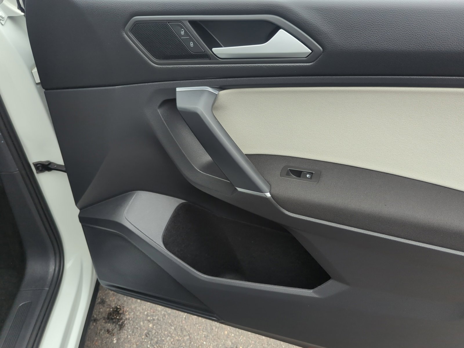 Used 2020 Volkswagen Tiguan S image 16