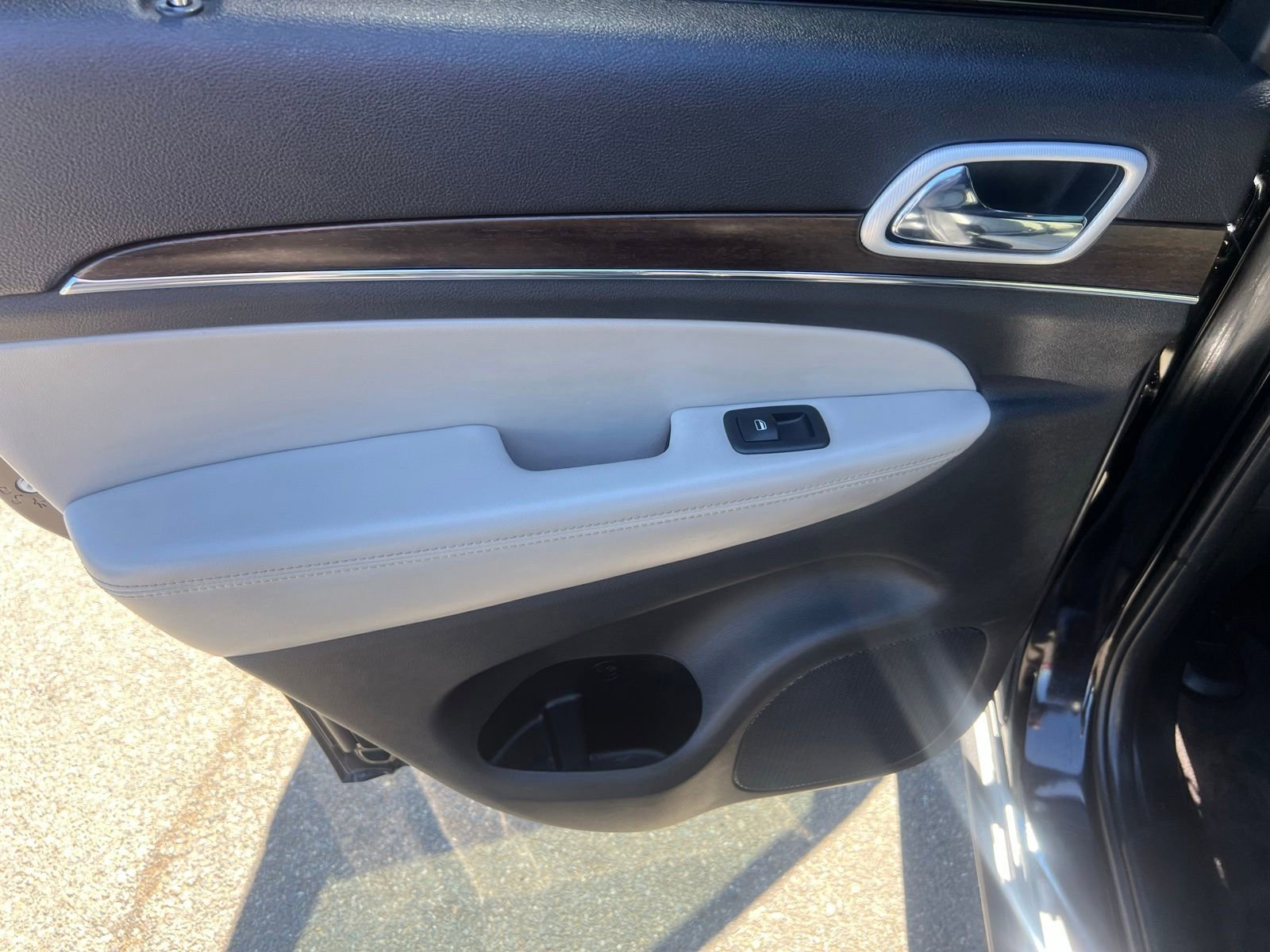 Used 2018 Jeep Grand Cherokee Limited AWD/4WD image 25