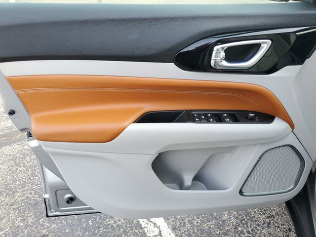 Certified 2022 Jeep Compass Limited image 9