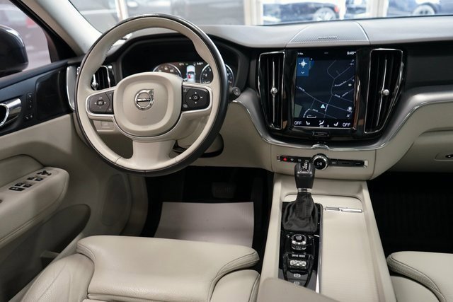 Used 2019 Volvo XC60 T5 Momentum w/ Multimedia Package image 12