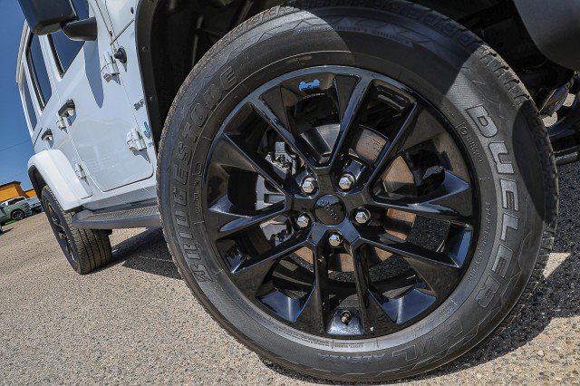 Used 2023 Jeep Wrangler Sahara AWD/4WD image 2