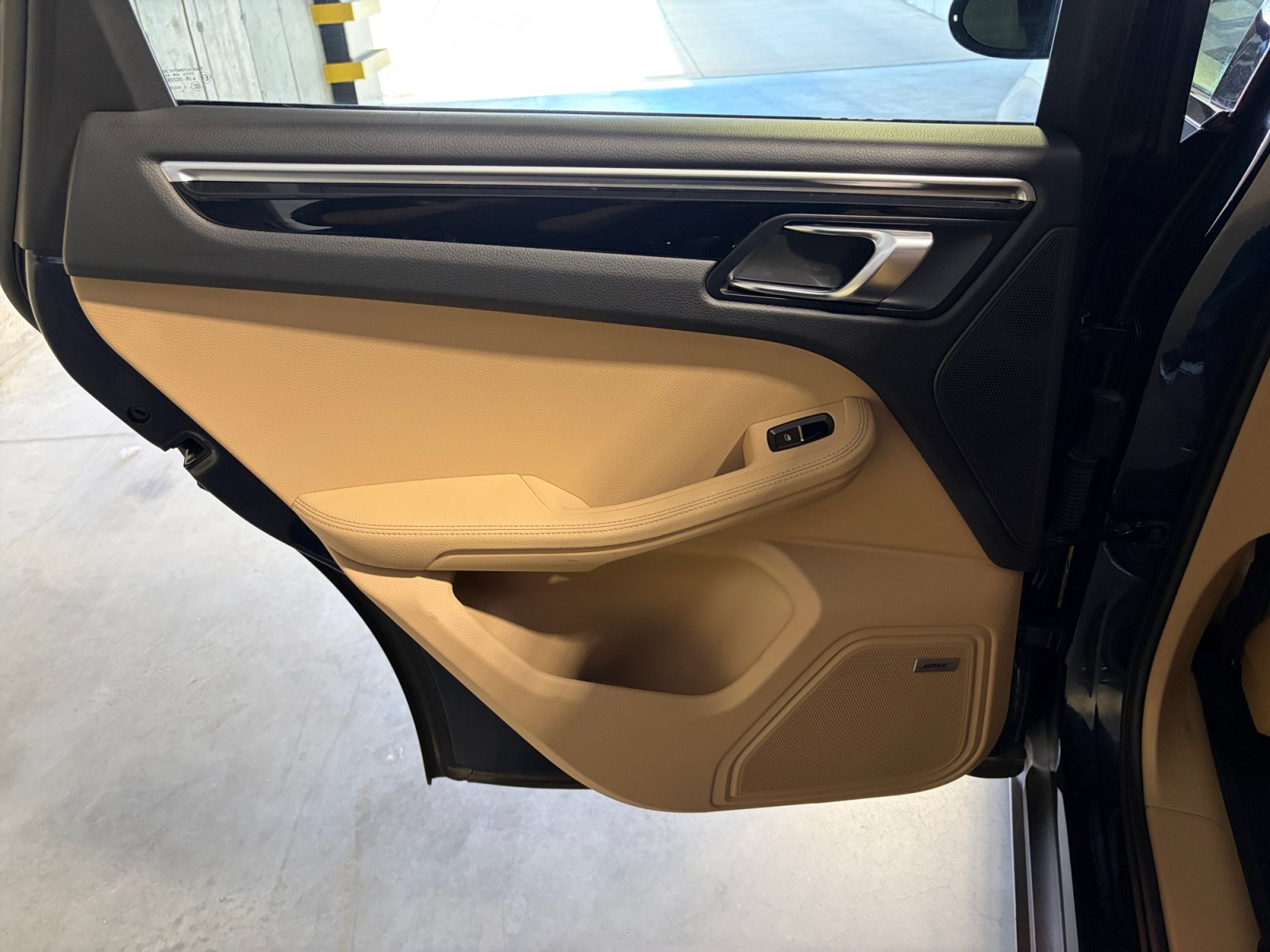 Certified 2020 Porsche Macan S AWD/4WD image 32