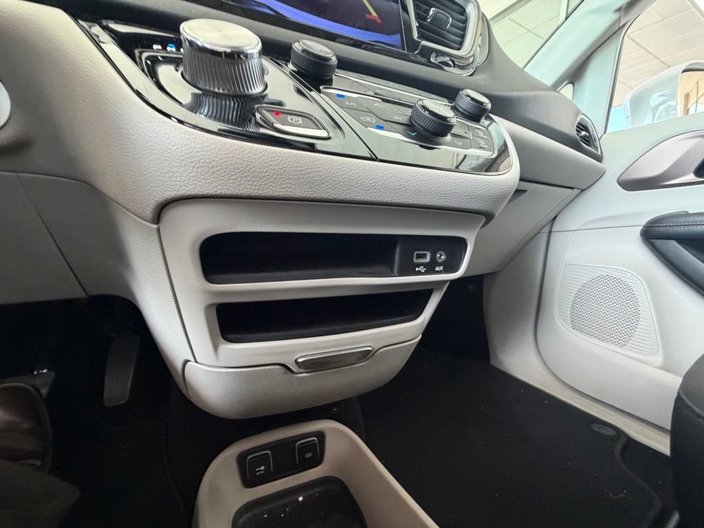 Used 2018 Chrysler Pacifica Touring Plus FWD image 10