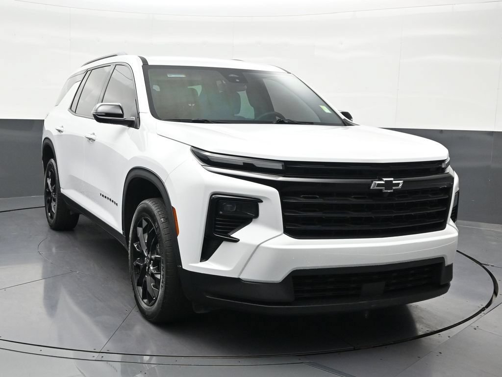 Used 2025 Chevrolet Traverse LT w/ Midnight/Sport Edition FWD image 8