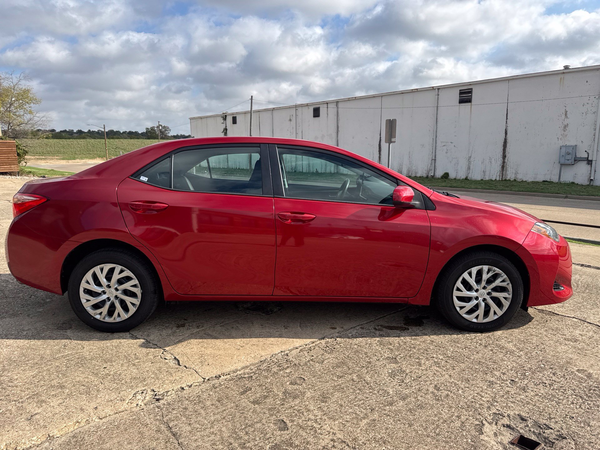 Used 2018 Toyota Corolla LE w/ Carpet Mat Package (TMS) FWD image 4