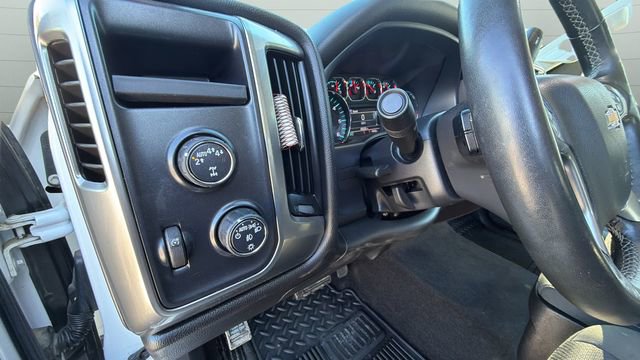 Used 2018 Chevrolet Silverado 1500 LT w/ LT Eassist Package AWD/4WD image 18