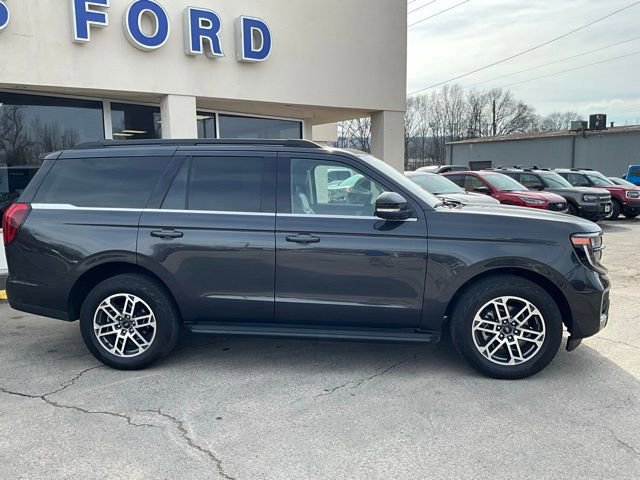 Used 2025 Ford Expedition Active image 2