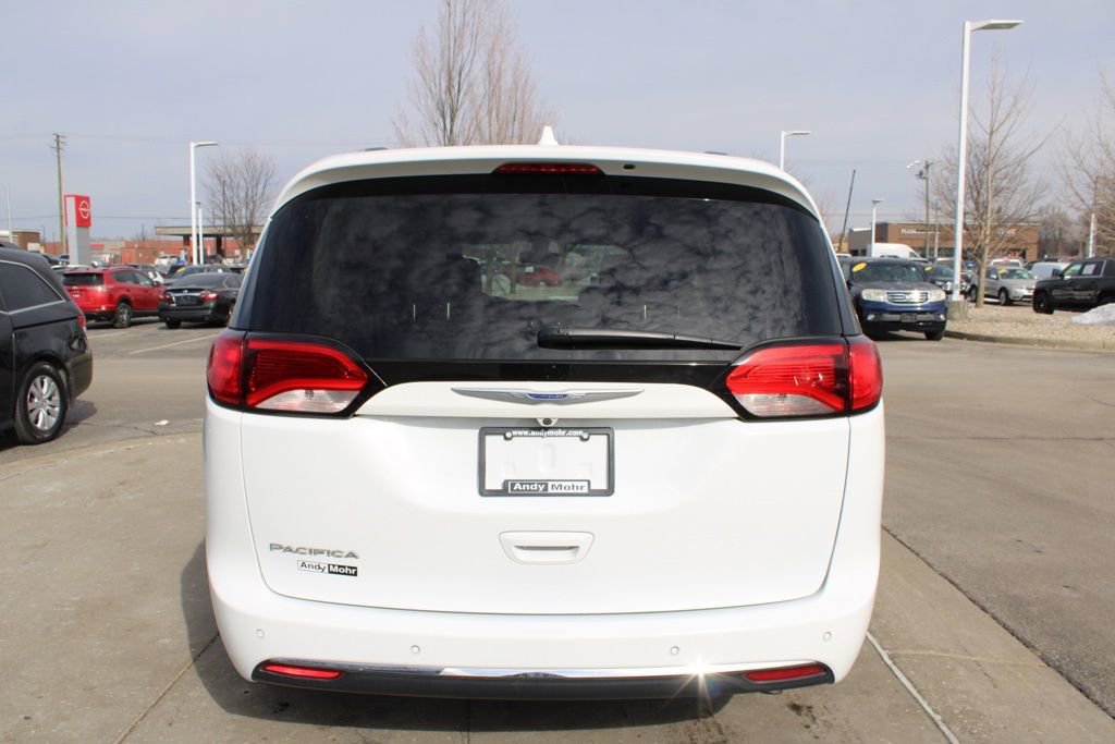 Used 2019 Chrysler Pacifica Touring-L image 8
