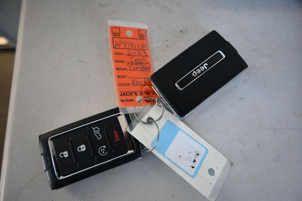 Used 2023 Jeep Grand Cherokee Limited AWD/4WD image 21