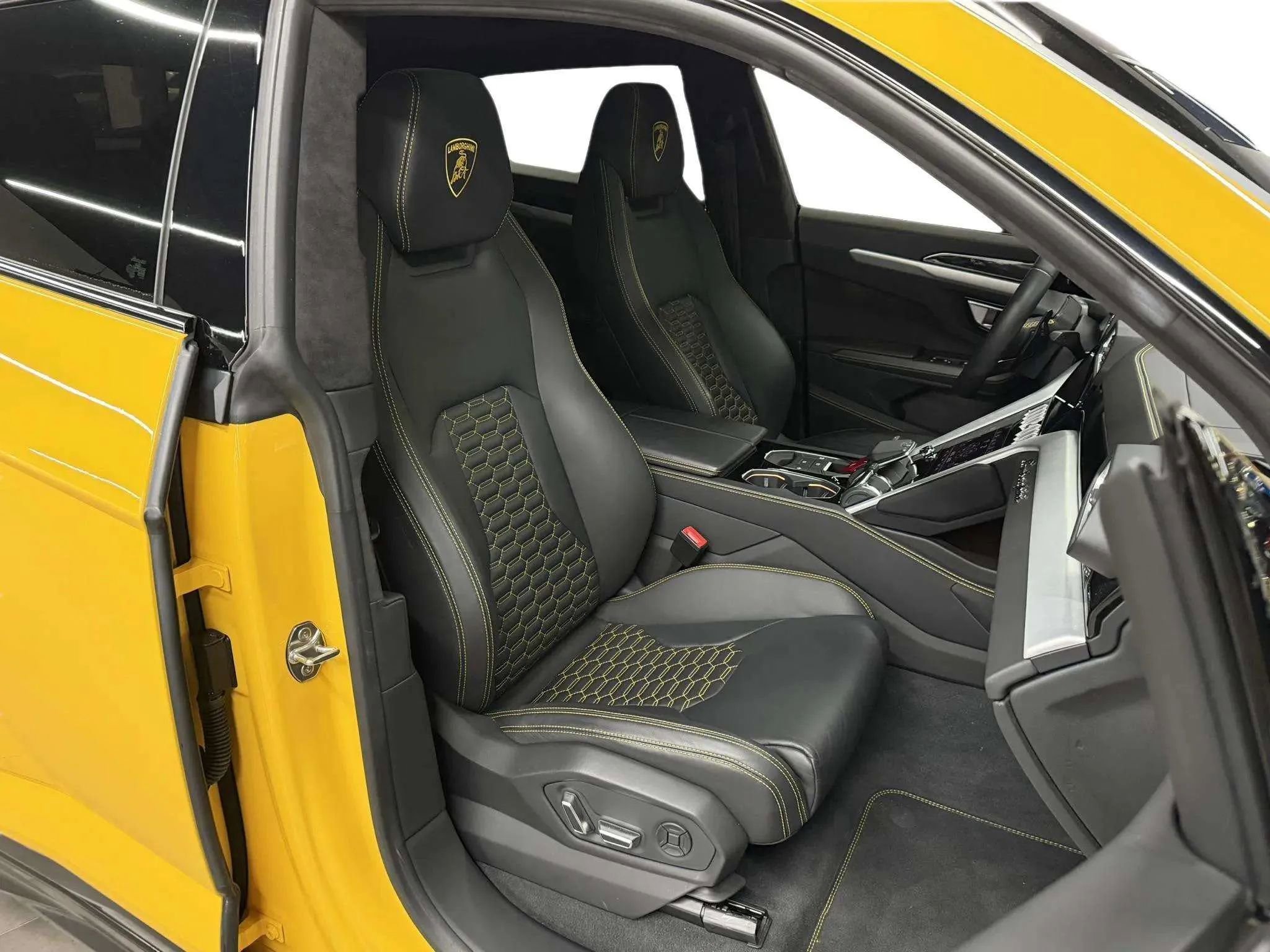 Used 2020 Lamborghini Urus image 18