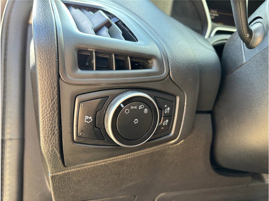 Used 2017 Ford Focus SE image 24