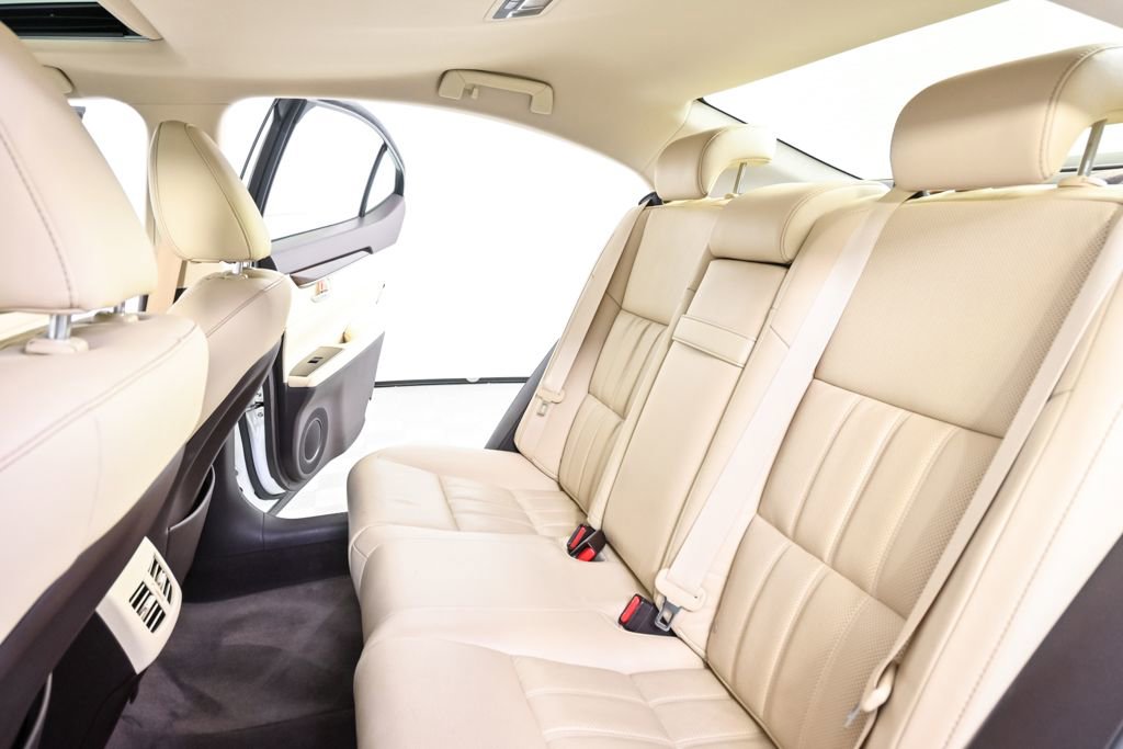 Used 2016 Lexus ES 350 w/ Luxury Package w/Wood Trim image 21