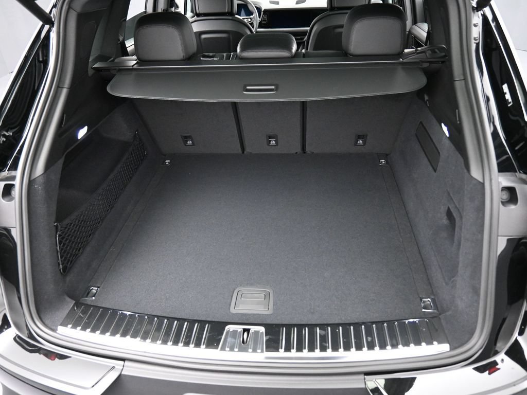 Certified 2026 Porsche Cayenne AWD/4WD image 32