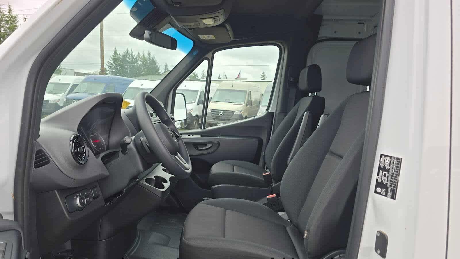 Used 2024 Mercedes-Benz Sprinter 4500 image 23