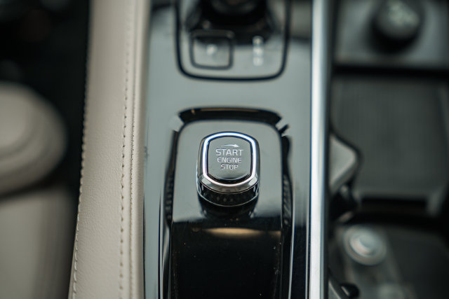 Certified 2024 Volvo XC90 T8 Ultimate w/ Lounge Package AWD/4WD image 25