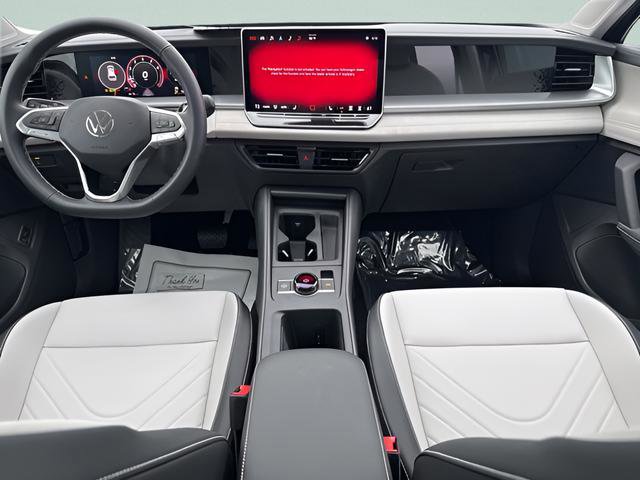New 2025 Volkswagen Tiguan SE image 24